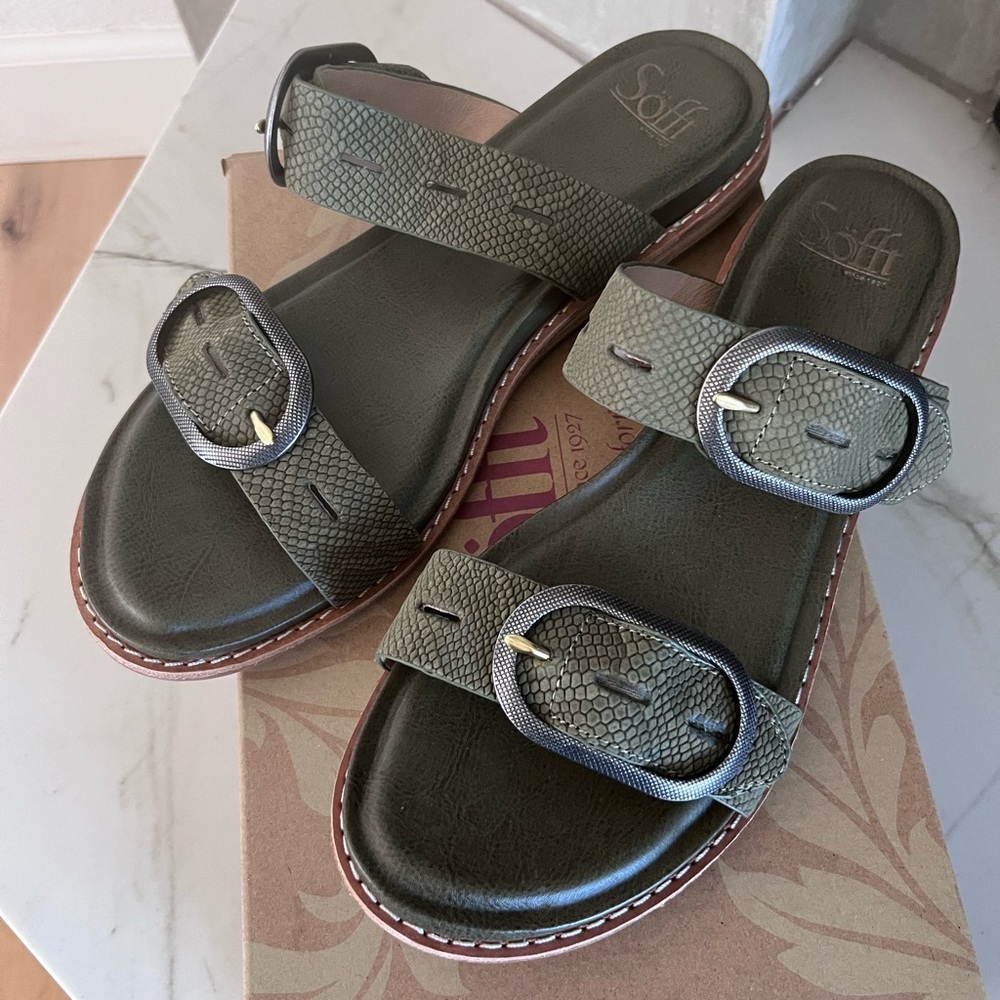 Sofft Tan and Green Leather Sandals Stylish Comfort New 9.5